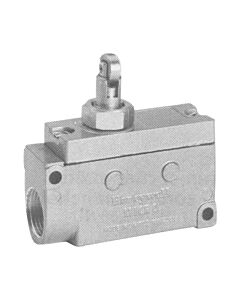 Enclosed microswitch single pole c/o contact with plunger/roller